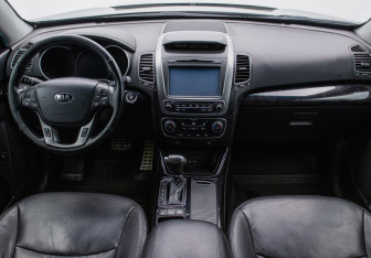 Подержанный автомобиль Kia Sorento 2015 года (13 фото)