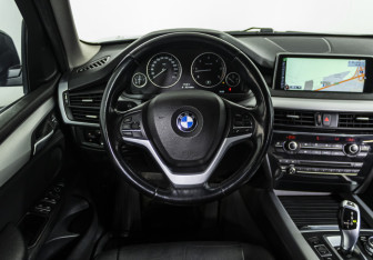 Подержанный автомобиль BMW X5 2016 года (10 фото)
