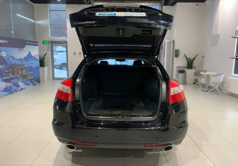 Подержанный автомобиль Honda Crosstour 2012 года (7 фото)