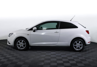 Подержанный автомобиль SEAT Ibiza Hatchback 2012 года (8 фото)