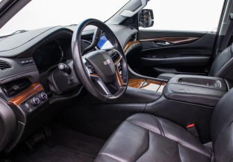 Подержанный автомобиль Cadillac Escalade Suv 2016 года (8 фото)