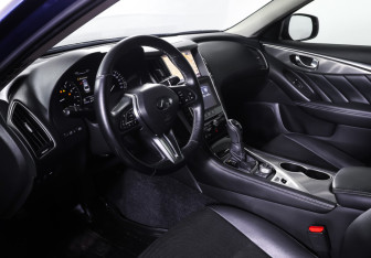 Подержанный автомобиль Infiniti Q50 2018 года (15 фото)