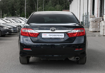 Подержанный автомобиль Toyota Camry Sedan 2012 года (6 фото)
