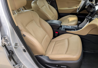 Подержанный автомобиль Hyundai Sonata 2011 года (25 фото)