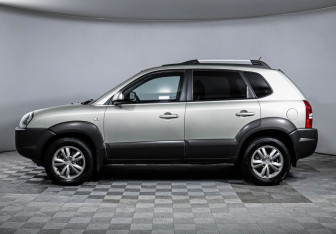 Подержанный автомобиль Hyundai Tucson 2008 года (8 фото)