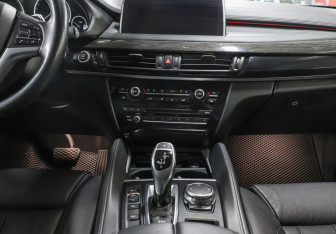Подержанный автомобиль BMW X6 2015 года (14 фото)