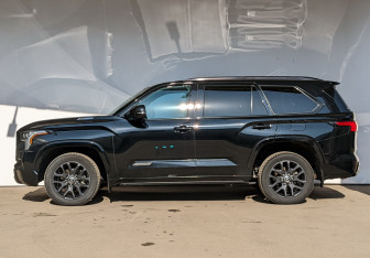 Подержанный автомобиль Toyota Sequoia 2023 года (21 фото)