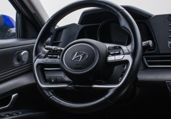 Подержанный автомобиль Hyundai Elantra Sedan 2021 года (15 фото)