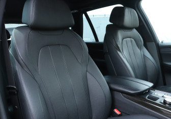 Подержанный автомобиль BMW X5 2013 года (14 фото)
