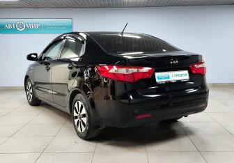 Подержанный автомобиль Kia Rio Sedan 2013 года (7 фото)