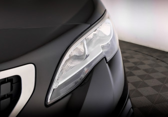 Подержанный автомобиль Peugeot Traveller 2021 года (18 фото)