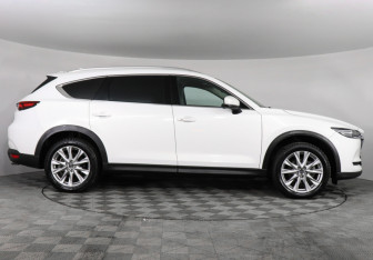 Подержанный автомобиль Mazda CX-8 2022 года (4 фото)