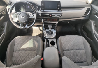 Подержанный автомобиль Kia Seltos 2020 года (10 фото)