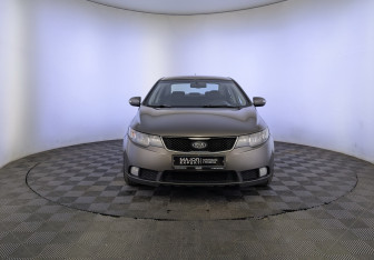 Подержанный автомобиль Kia Cerato Sedan 2009 года (2 фото)