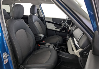 Подержанный автомобиль MINI Countryman 2020 года (24 фото)