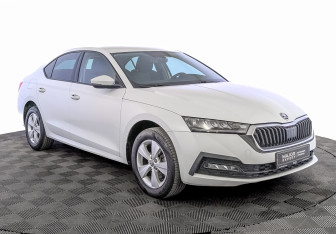 Подержанный автомобиль Skoda Octavia Liftback 2021 года (3 фото)