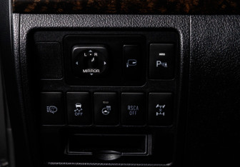 Подержанный автомобиль Toyota Land Cruiser Suv 2013 года (18 фото)