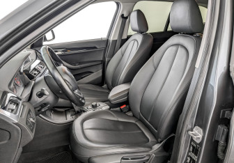 Подержанный автомобиль BMW X1 2017 года (20 фото)