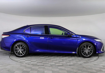 Подержанный автомобиль Toyota Camry Sedan 2021 года (4 фото)