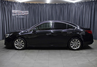 Подержанный автомобиль Subaru Legacy Sedan 2018 года (8 фото)