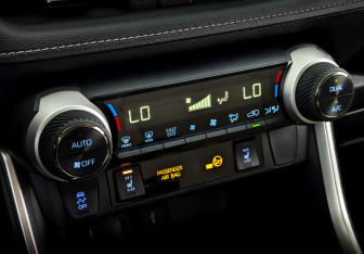 Подержанный автомобиль Toyota RAV4 2021 года (26 фото)