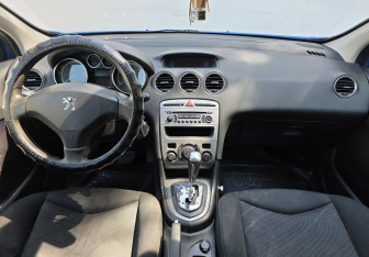 Подержанный автомобиль Peugeot 308 Hatchback 2010 года (11 фото)