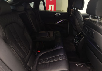 Подержанный автомобиль BMW X6 2020 года (15 фото)