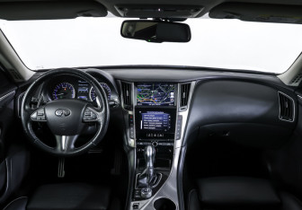 Подержанный автомобиль Infiniti Q50 2016 года (17 фото)