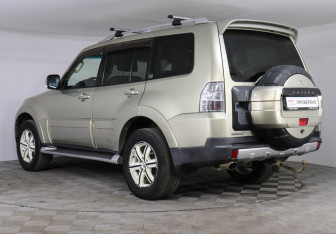 Подержанный автомобиль Mitsubishi Pajero 2007 года (7 фото)