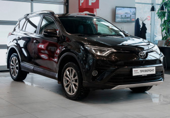Подержанный автомобиль Toyota RAV4 2015 года (3 фото)