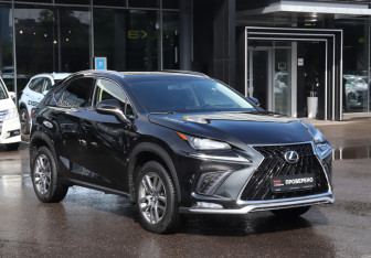 Подержанный автомобиль Lexus NX 2017 года (3 фото)