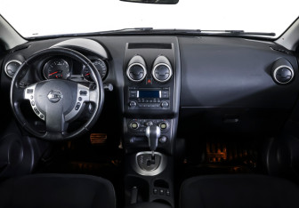 Подержанный автомобиль Nissan Qashqai 2010 года (12 фото)