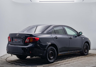 Подержанный автомобиль Toyota Corolla Sedan 2008 года (5 фото)