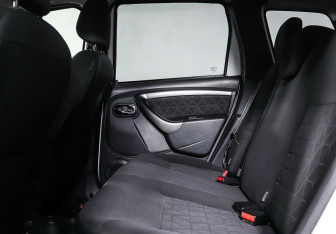 Подержанный автомобиль Renault Duster 2015 года (18 фото)