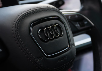 Подержанный автомобиль Audi Q7 2021 года (19 фото)