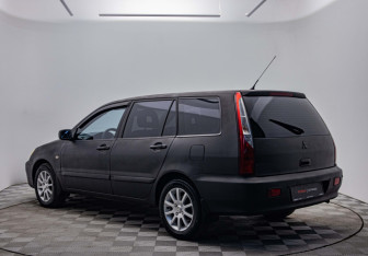 Подержанный автомобиль Mitsubishi Lancer Wagon 2006 года (7 фото)