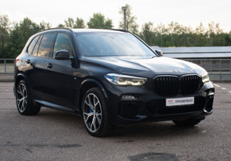 Подержанный автомобиль BMW X5 2019 года (3 фото)