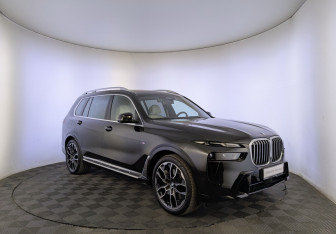 Подержанный автомобиль BMW X7 2024 года (3 фото)