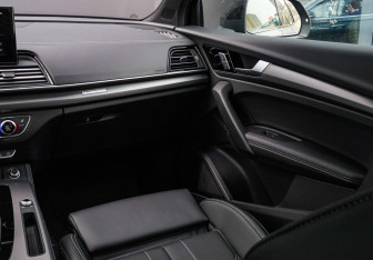 Подержанный автомобиль Audi Q5 2025 года (15 фото)