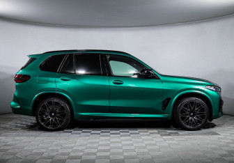 Подержанный автомобиль BMW X5 M 2025 года (4 фото)