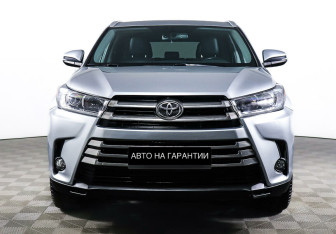 Подержанный автомобиль Toyota Highlander 2018 года (2 фото)