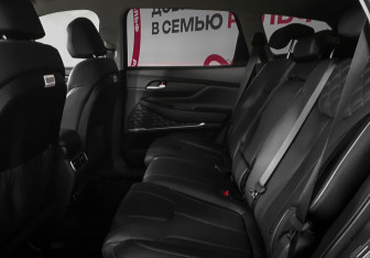 Подержанный автомобиль Hyundai Santa Fe 2022 года (10 фото)