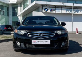 Подержанный автомобиль Honda Accord Sedan 2010 года (2 фото)