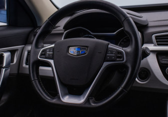Подержанный автомобиль Geely Atlas 2018 года (15 фото)