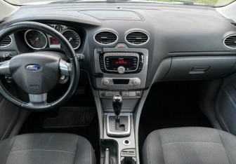 Подержанный автомобиль Ford Focus Sedan 2010 года (12 фото)
