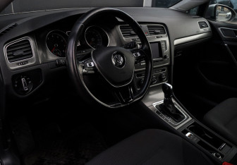 Подержанный автомобиль Volkswagen Golf Hatchback 2013 года (11 фото)