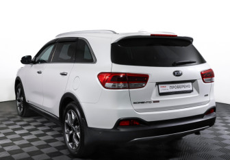 Подержанный автомобиль Kia Sorento 2017 года (7 фото)