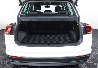 Подержанный автомобиль Volkswagen Tiguan 2017 года (9 фото)