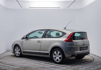 Подержанный автомобиль Citroen C4 Hatchback 2008 года (7 фото)
