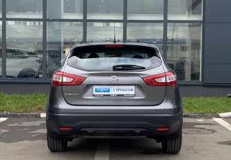 Подержанный автомобиль Nissan Qashqai 2016 года (6 фото)
